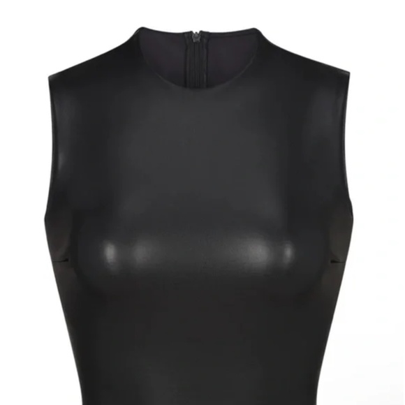 Brand new with tags Skims faux leather crew neck top - Picture 4 of 6